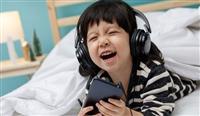 Học Tiếng Anh Qua Bài Hát: Cách Học Hiệu Quả, Dễ Nhớ Cho Người Mới