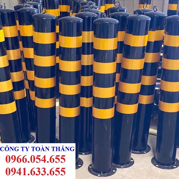cọc tiêu thép giao thông