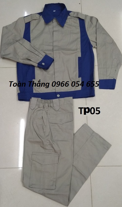 http://www.vattutoanthang.com/thiet_bi_bhld/bo_quan_ao_bhld/productid/299132/moduleid/547460/quan-ao-bao-ho-phoi-mau-tui-hop